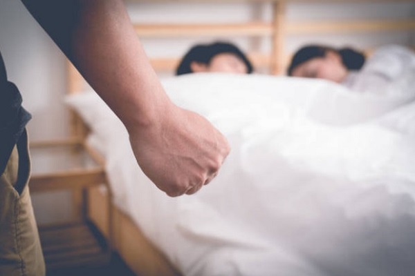 Mơ thấy chồng ngoại tình, chồng có con riêng là điềm gì?-3