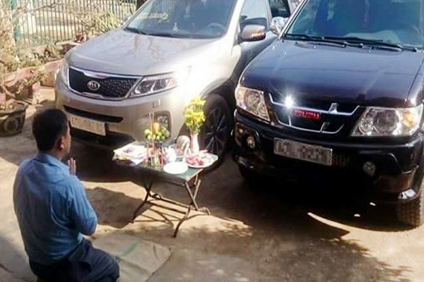 Cúng xe ô tô hàng tháng: Văn khấn, lễ vật-1