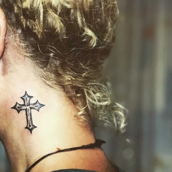 99+ hình xăm thánh giá cực đẹp dành cho nam, nữ-3