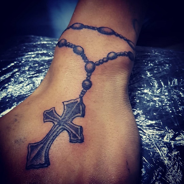 99+ hình xăm thánh giá cực đẹp dành cho nam, nữ-5