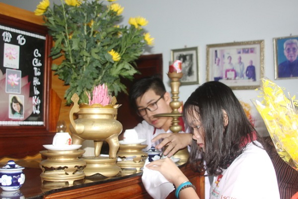 Cách Lau Dọn Bàn Thờ Cuối Năm Đón Tài Lộc, May Mắn-3