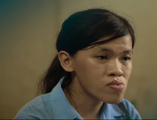 Phụ nữ mặt lưỡi cày