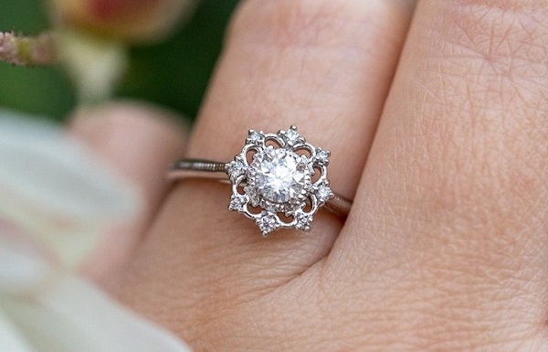 Người Mệnh Thủy Có Nên Đeo Vàng Không?-3 Người Mệnh Thủy Có Nên Đeo Vàng Không?-3