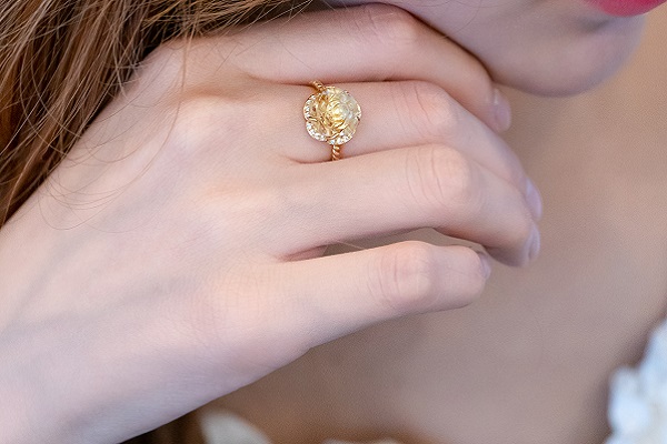 Nữ đeo nhẫn tay trái hay phải để thu hút tài lộc, may mắn-5